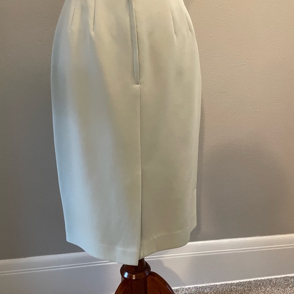 Two piece skirted summer Kasper Suit size 6. Mint green in color. - Picture 9 of 9
